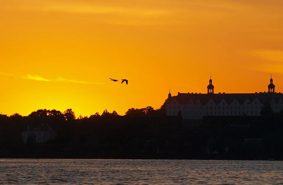 Plöner Schloss im Sonnenuntergang