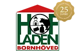Logo mit dem Schriftzug 'HOFLADEN BORNHÖVED' und einer runden Illustration eines Bauern mit Hut, Kuh und Milchkannen