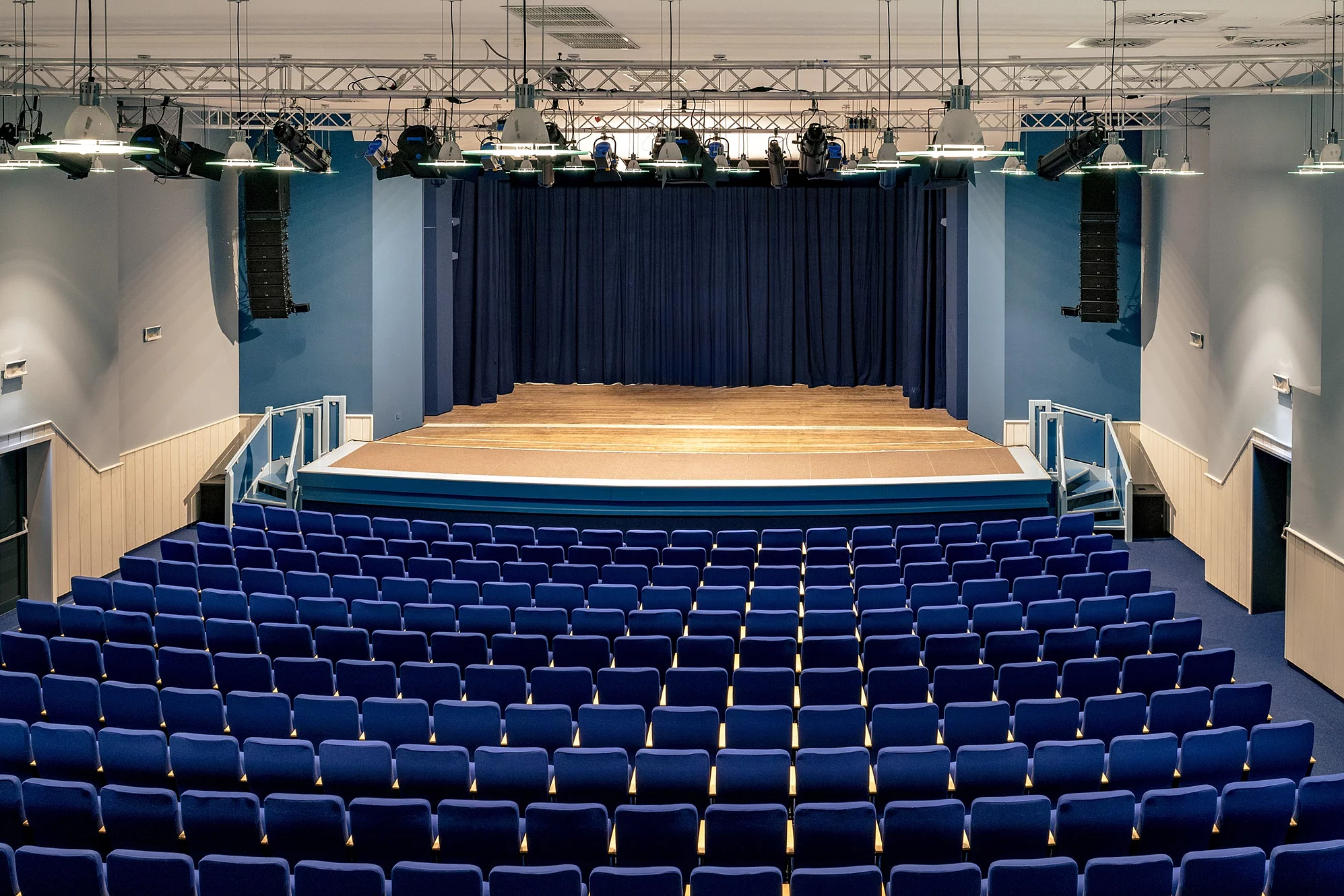 Theater Wahlstedt Zuschauerraum mit Blick auf die Bühne