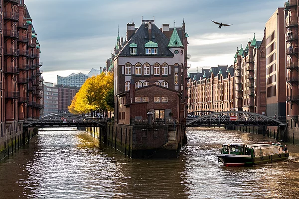 Hamburger Speicherstadt mit Blick auf die Elphi