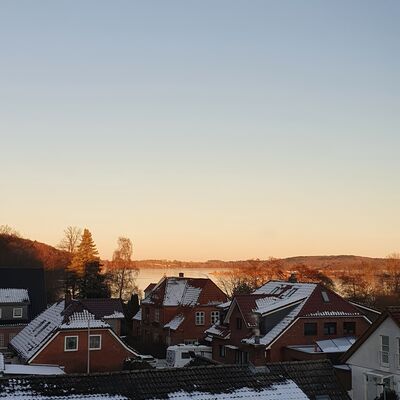 Bild vergrößern: Blick auf die schneedebeckten Häuser in der Altstadt Bad Segebergs