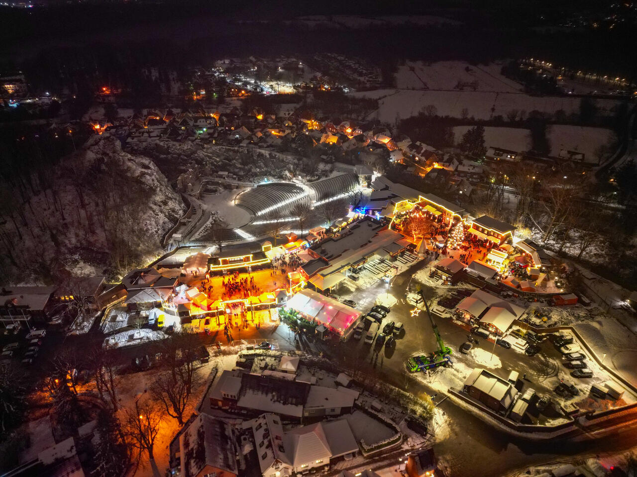 Bild vergrößern: Luftaufnahme von der Bad Segeberger Berg-Weihnacht 2023