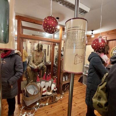 Bild vergrößern: Kunsthandwerk meets Ausstellung im Indian Village der Karl-May-Spiele