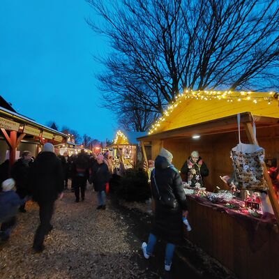 Bild vergrößern: Stöbern und Shoppen