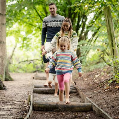 Bild vergr&ouml;&szlig;ern: Barfu�land Familie